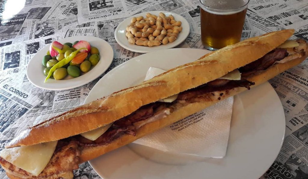 Entre aquelarres educativos y gastronomía de la terreta